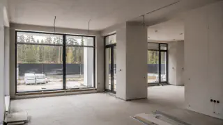 Внутреннее помещение дома перед отделкой